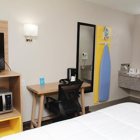 Days Inn By Wyndham פורסט מראה חיצוני תמונה