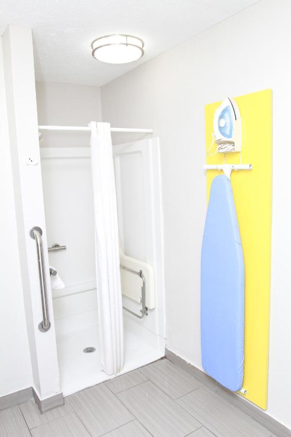 Days Inn By Wyndham פורסט מראה חיצוני תמונה