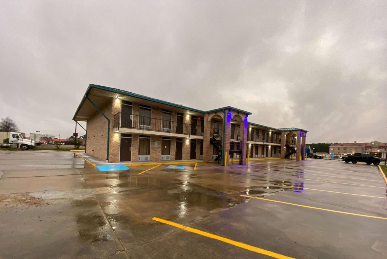 Days Inn By Wyndham פורסט מראה חיצוני תמונה