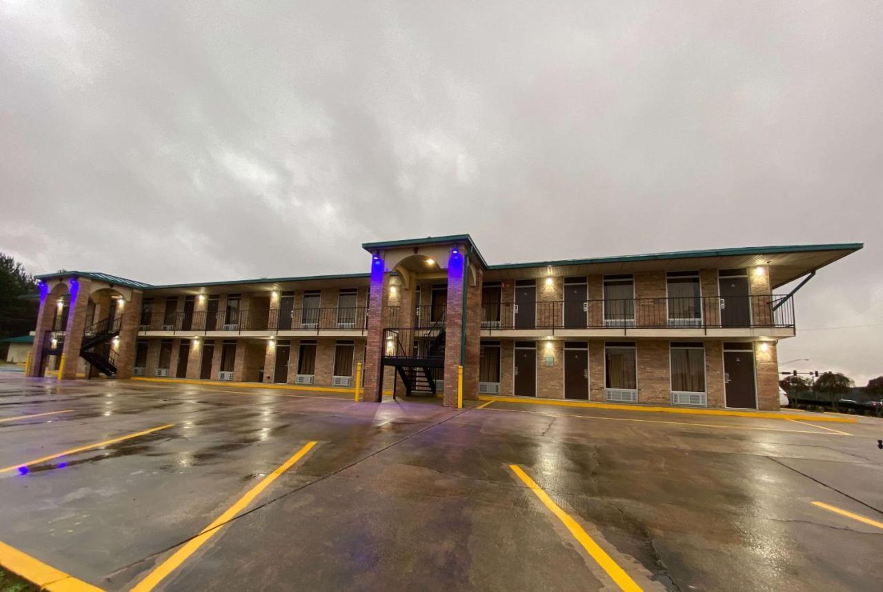 Days Inn By Wyndham פורסט מראה חיצוני תמונה